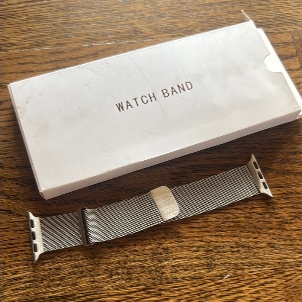 New Magnetic Silver Mesh Apple Watch Band